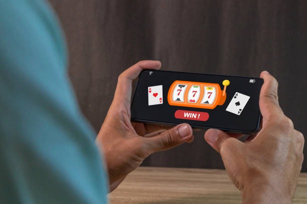 Live-dealer table: real-time settlement Live dealer table at luxurybet88 with professional croupier